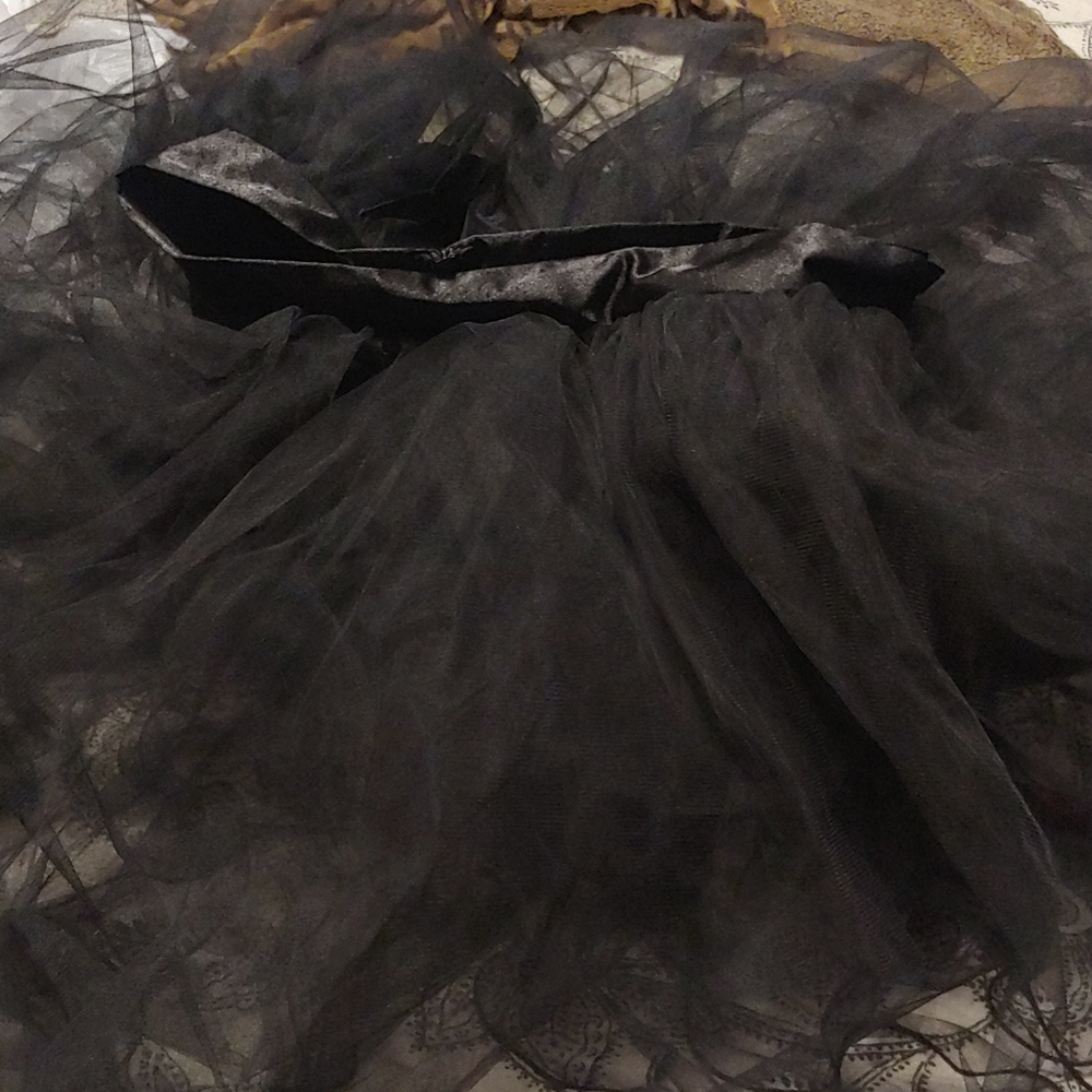 Black Tuell Skirt - Picture 3 of 9